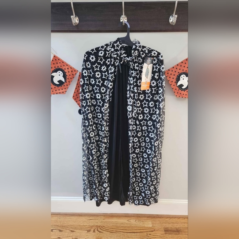 BNWT Hyde & Eek Glow-in-the-Dark Halloween Cape - Adult Teen Costume